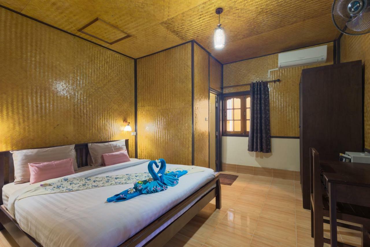 La Luna Italian Restaurant & Accommodation Koh Lipe Exterior photo