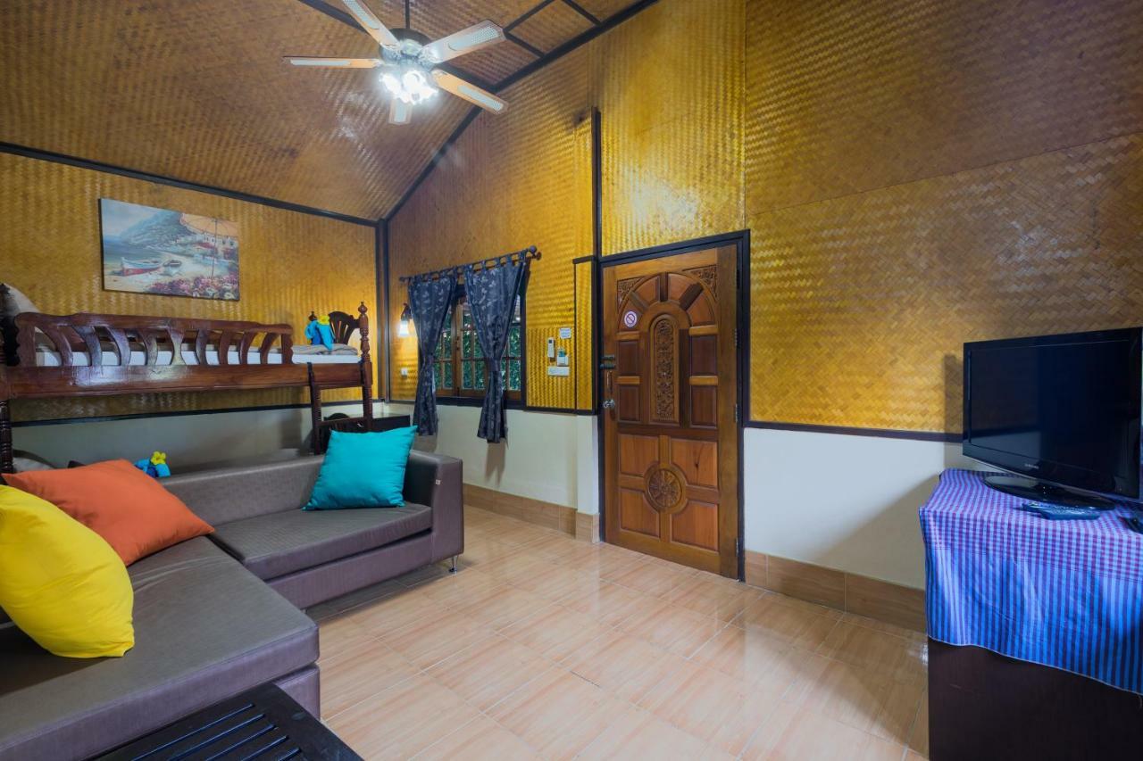 La Luna Italian Restaurant & Accommodation Koh Lipe Exterior photo