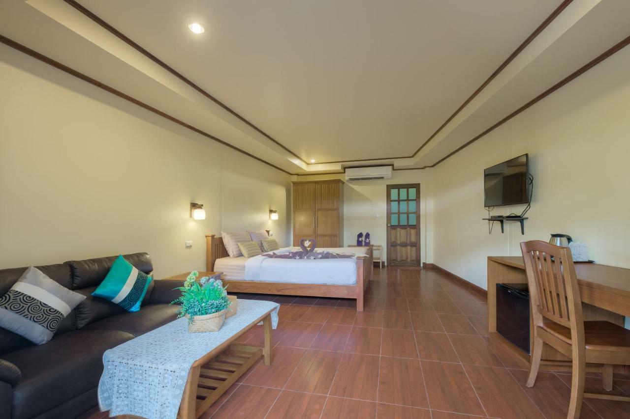 La Luna Italian Restaurant & Accommodation Koh Lipe Exterior photo